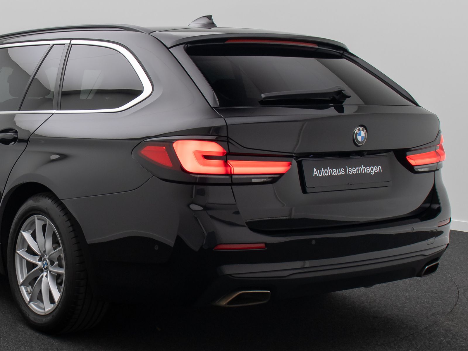 Fahrzeugabbildung BMW 530d xD Komfort DAB HUD Laser Kamera AHK HiFi