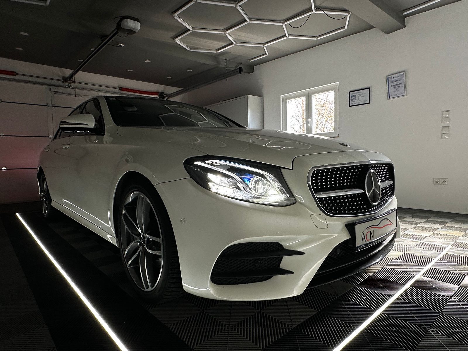 Fahrzeugabbildung Mercedes-Benz E 350d AMG-LINE/WIDESCREEN/360°KAM/PANO/E43 Opt.