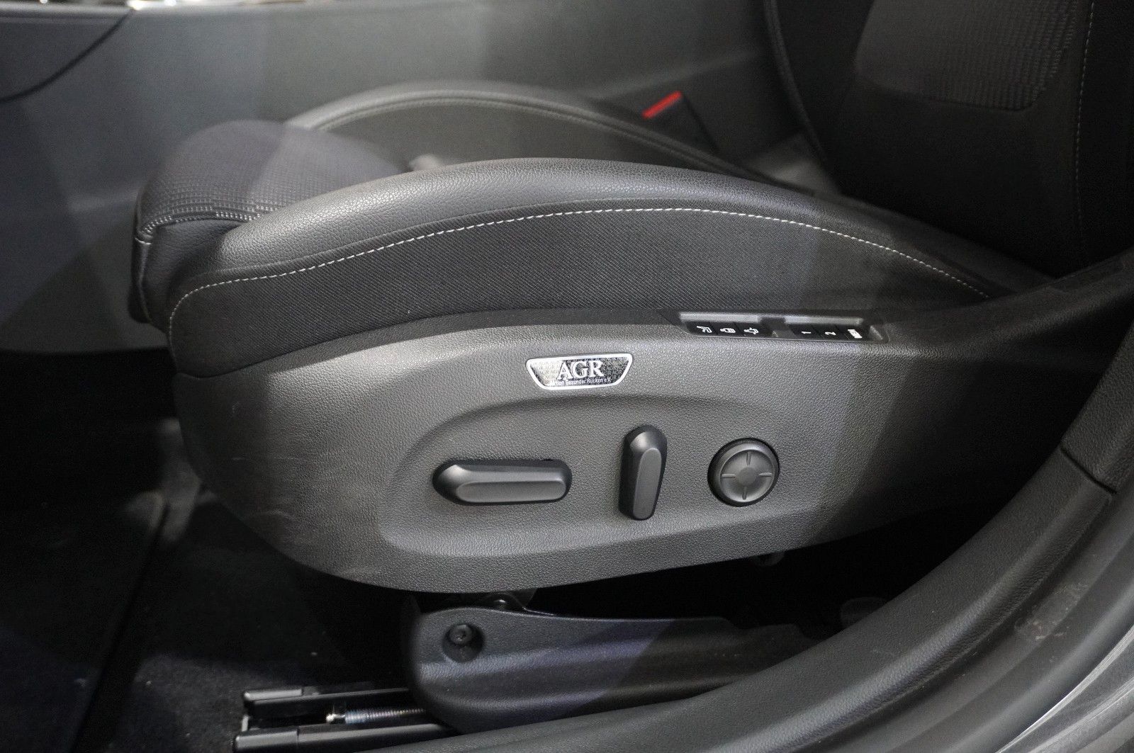 Fahrzeugabbildung Opel Insignia B ST 2.0D BUSINESS NAVI/LED/KAMERA/HUD