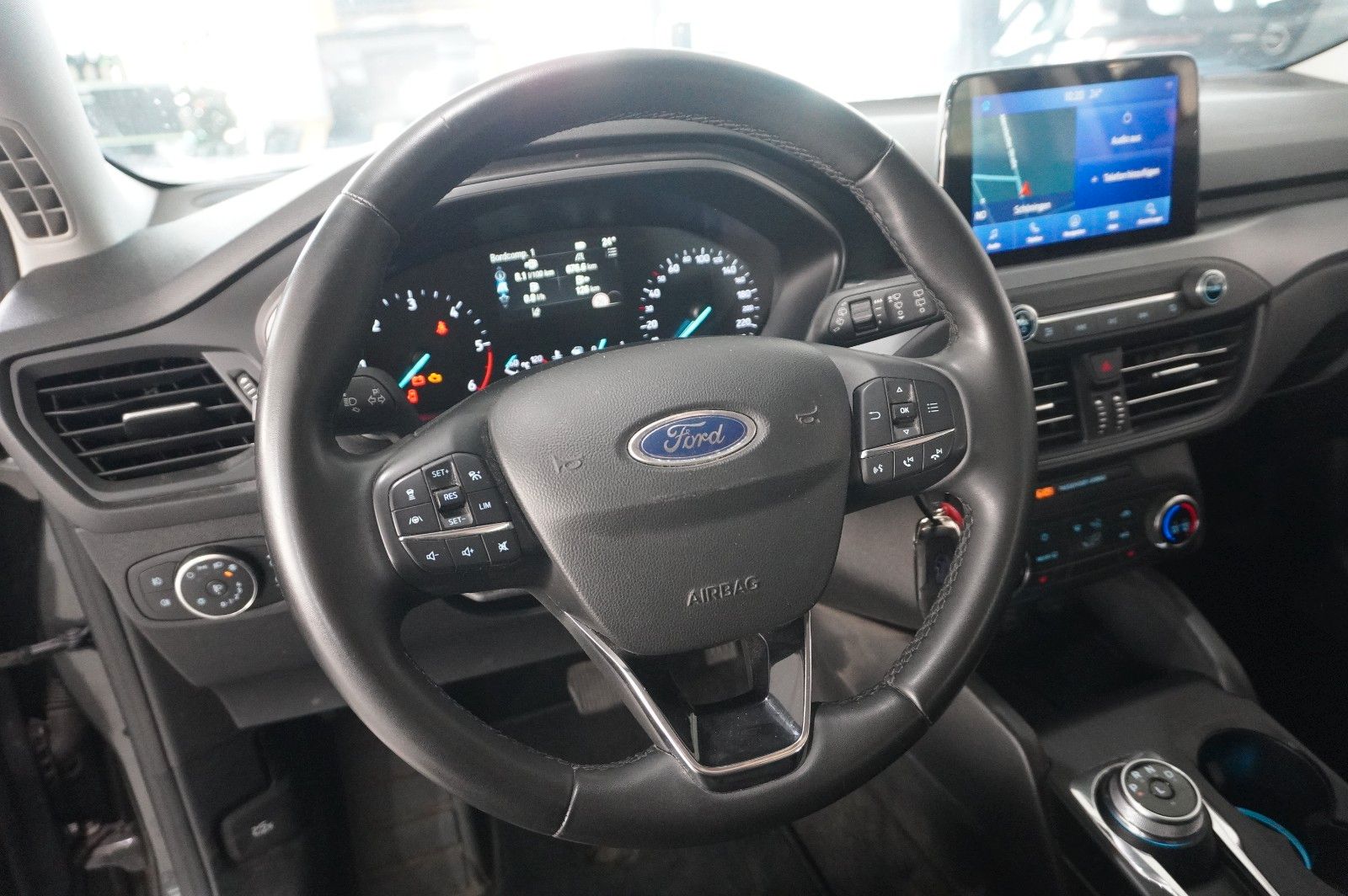 Fahrzeugabbildung Ford Focus Turnier 1.5D COOL & CONN. NAVI/LED/KAMERA