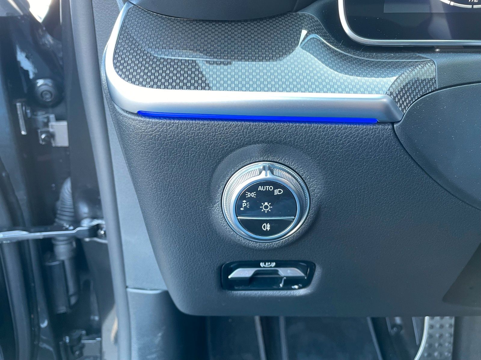 Fahrzeugabbildung Mercedes-Benz C 200 4M AMG Pano+AHK+360°+Digital+Ambiente