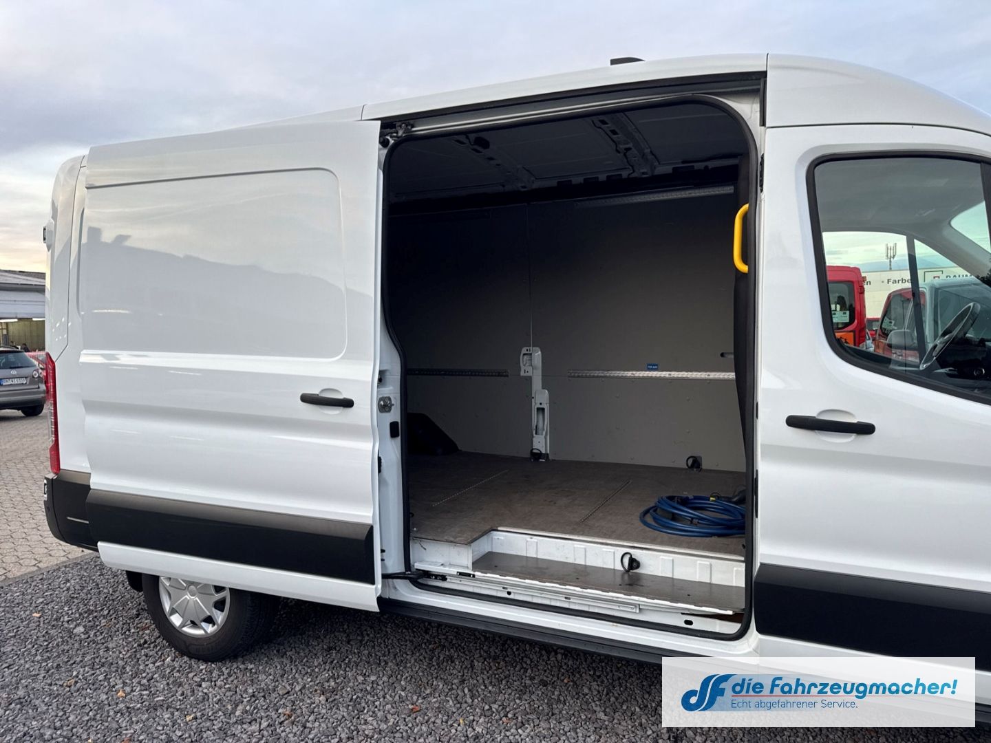 Fahrzeugabbildung Ford Transit Kasten E 350 L3 Trend Navi 360 Kamera AC