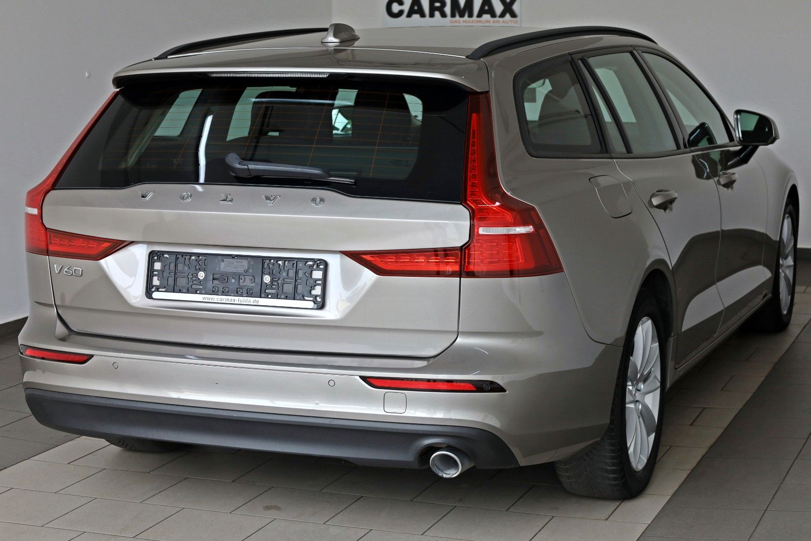 Fahrzeugabbildung Volvo V60 Momentum, T.Leder,Navi,LED,SH,PDC,AHK