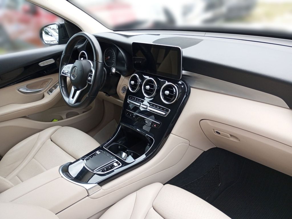 Fahrzeugabbildung Mercedes-Benz GLC 200 4MATIC LED/Leder/Navi