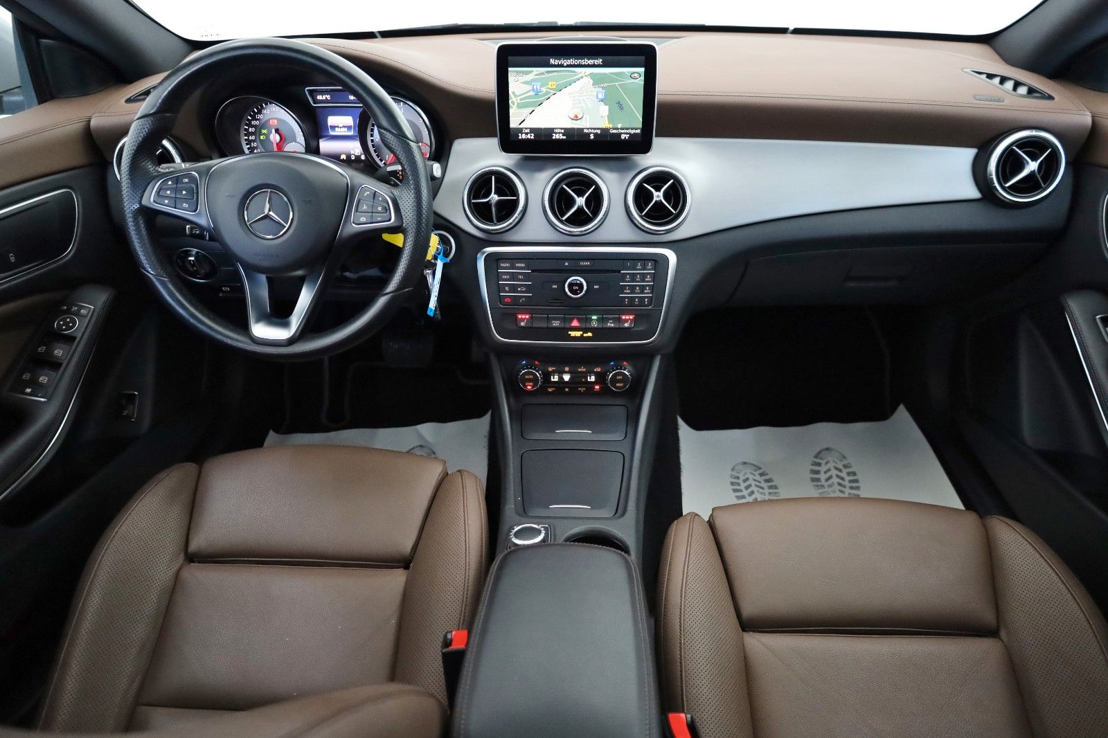 Fahrzeugabbildung Mercedes-Benz CLA 220d SB Leder,Navi,Xenon,Panorama,ACC,SH,PDC