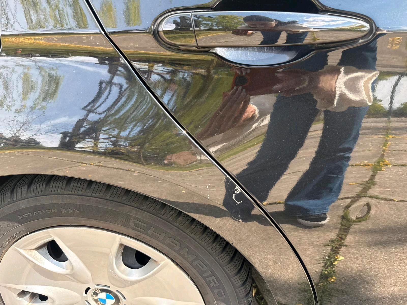 BMW 318 2009 — photo 12