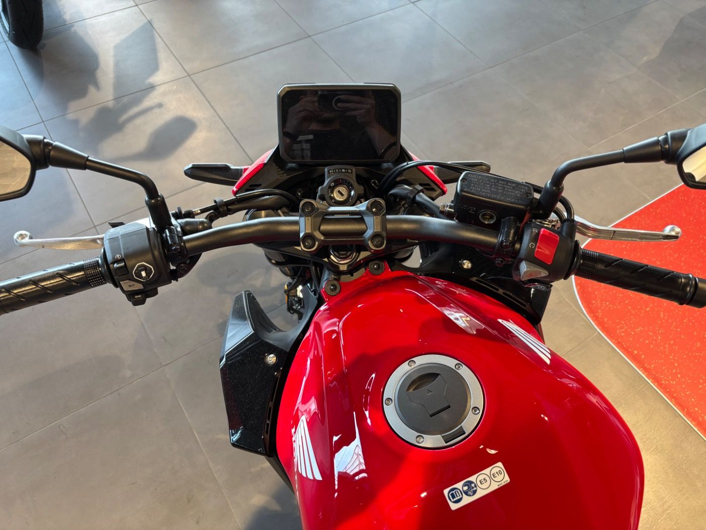 Fahrzeugabbildung Honda CB 500 Hornet 2025 alle Farben verfügbar