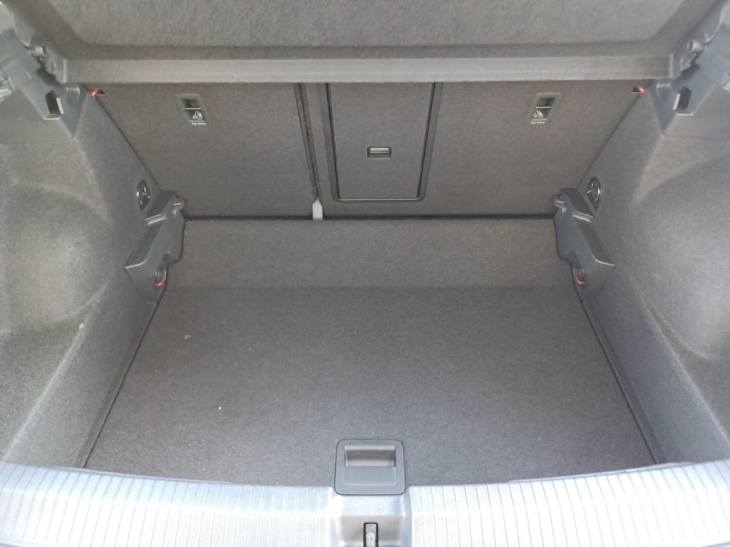 Fahrzeugabbildung Volkswagen T-Roc 1.0 TSI OPF Life Navi, Shzg, ACC uvm.