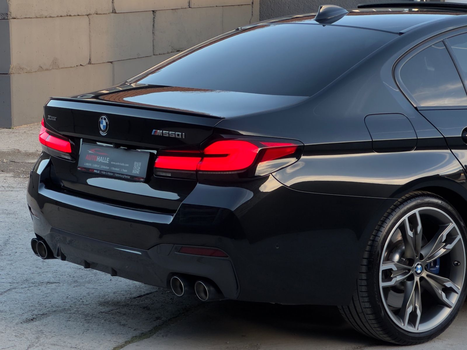 Fahrzeugabbildung BMW M550i xDr H&K 360° HUD Laser ACC SHD StdHz Nappa