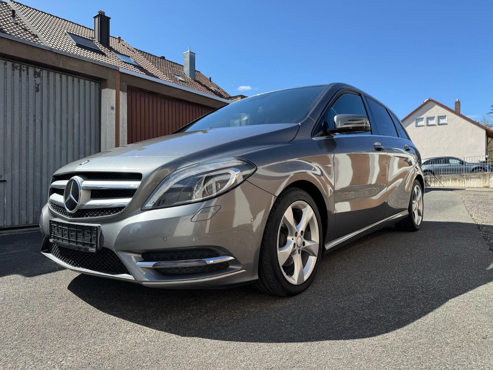 Mercedes-Benz B -Klasse B 200 CDI/sportpaket/bixennon/navi/ahk