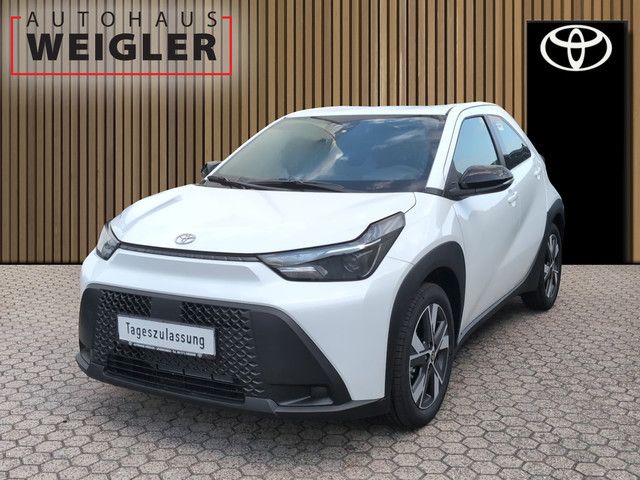 Toyota Aygo X Aygo X Hybrid Active kaufen bei Autohaus Weigler Leverkusen