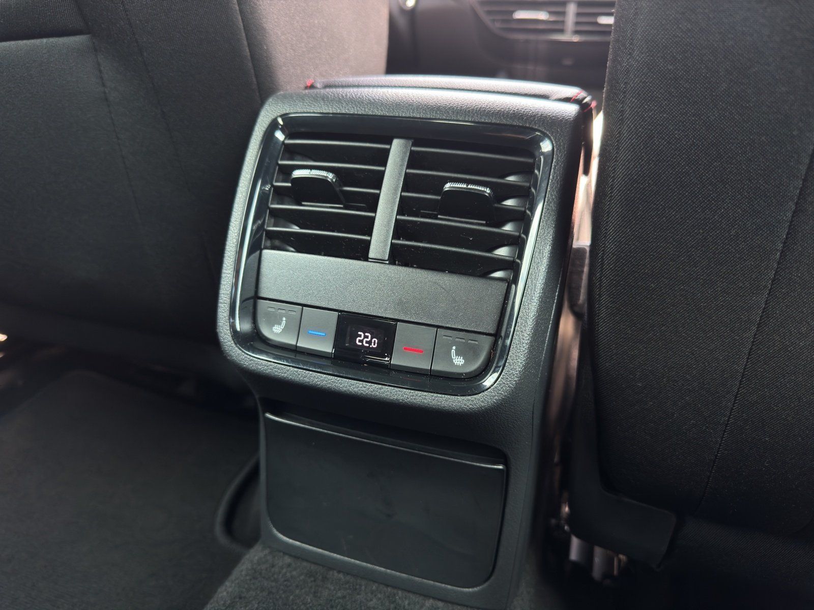 Fahrzeugabbildung SKODA Octavia 2.0 TDI DSG RS 4x4/AHK/KAMERA/ACC/SHZ/