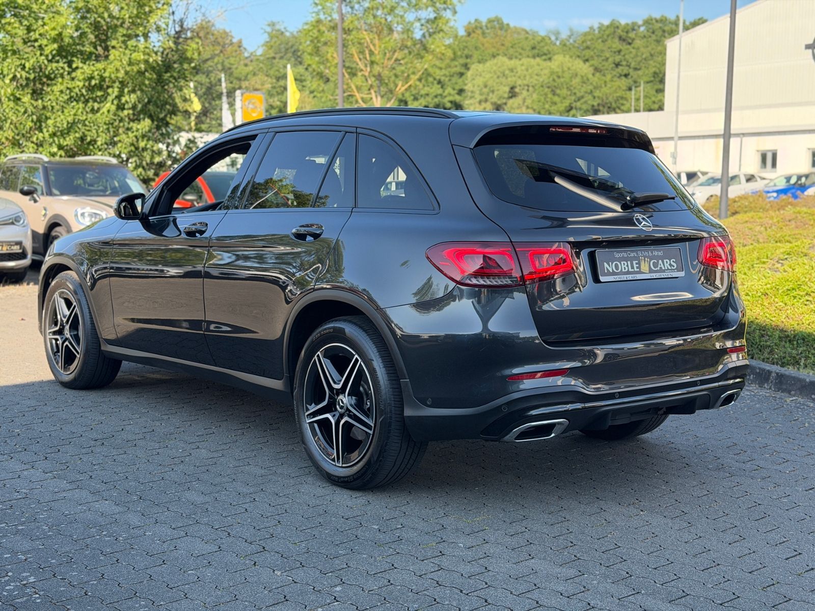 Fahrzeugabbildung Mercedes-Benz GLC 200 4Matic AMG Line AHK LED NAV SHZ 19"