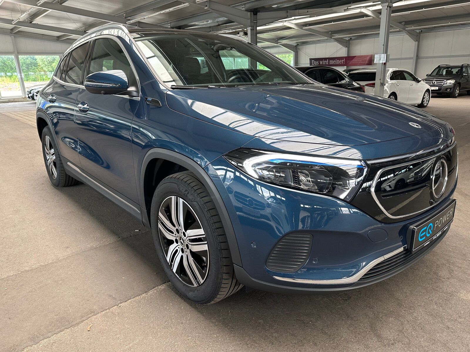 Mercedes-Benz EQA 300 4MATIC Progressive Pano-Dach AHK 360°