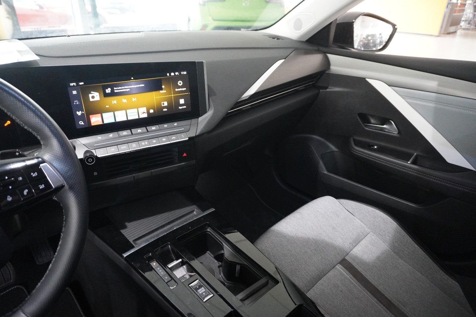 Fahrzeugabbildung Opel Astra L Lim. 1.6 HYBRID ELEGANCE NAVI/LED/SH/AHK