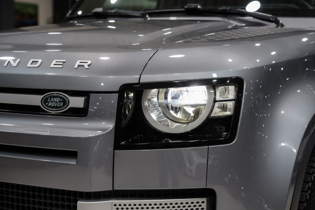 LAND-ROVER Defender 2023