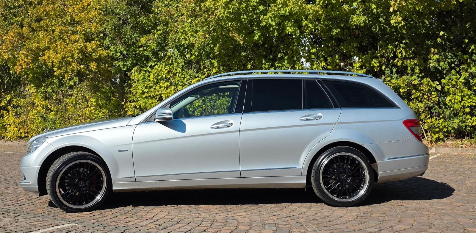Mercedes-Benz C180 2010 — салон