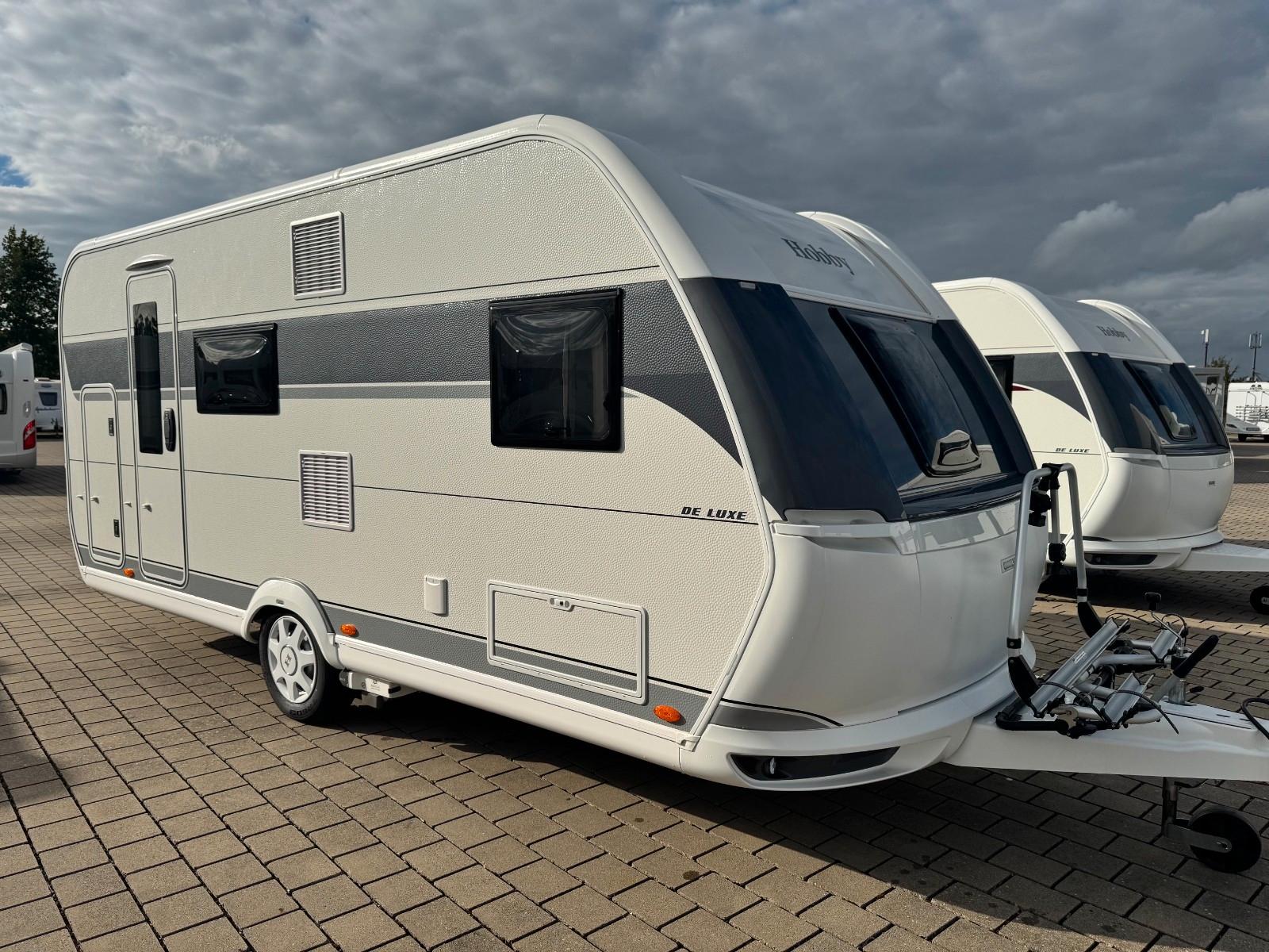 Hobby 490 KMF De Luxe, Mover, Garage, Fahrradträger