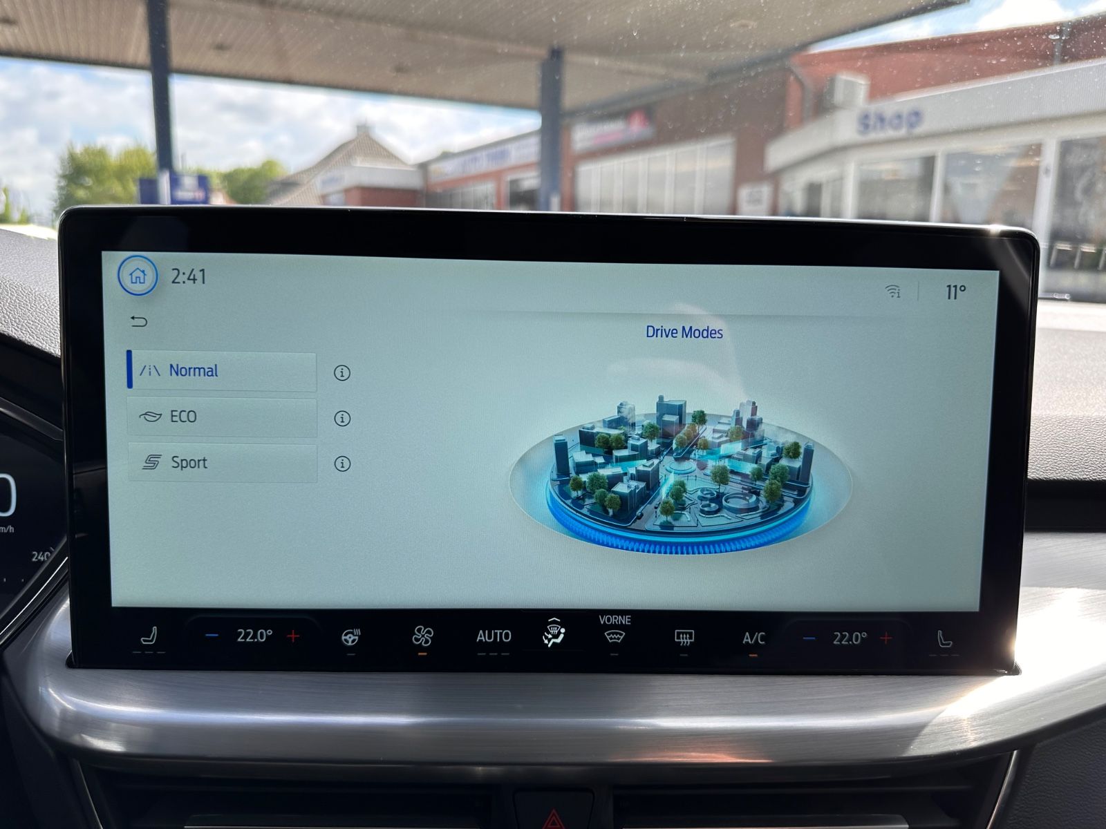 Fahrzeugabbildung Ford Focus Turnier 1.5 TDCi Titanium X Autom Navi/LED