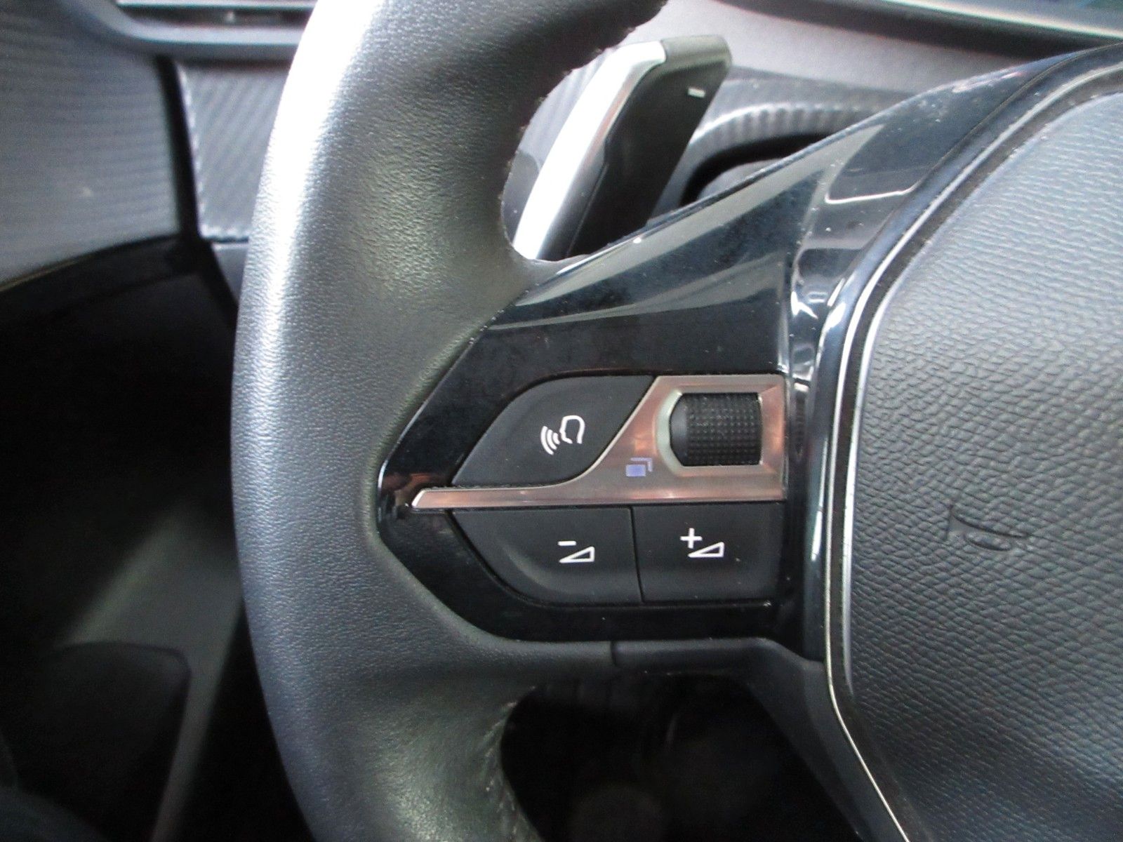 Fahrzeugabbildung Peugeot 208 Allure 1.2T FULL-LED/NAVI/PDC/CAM/ALU