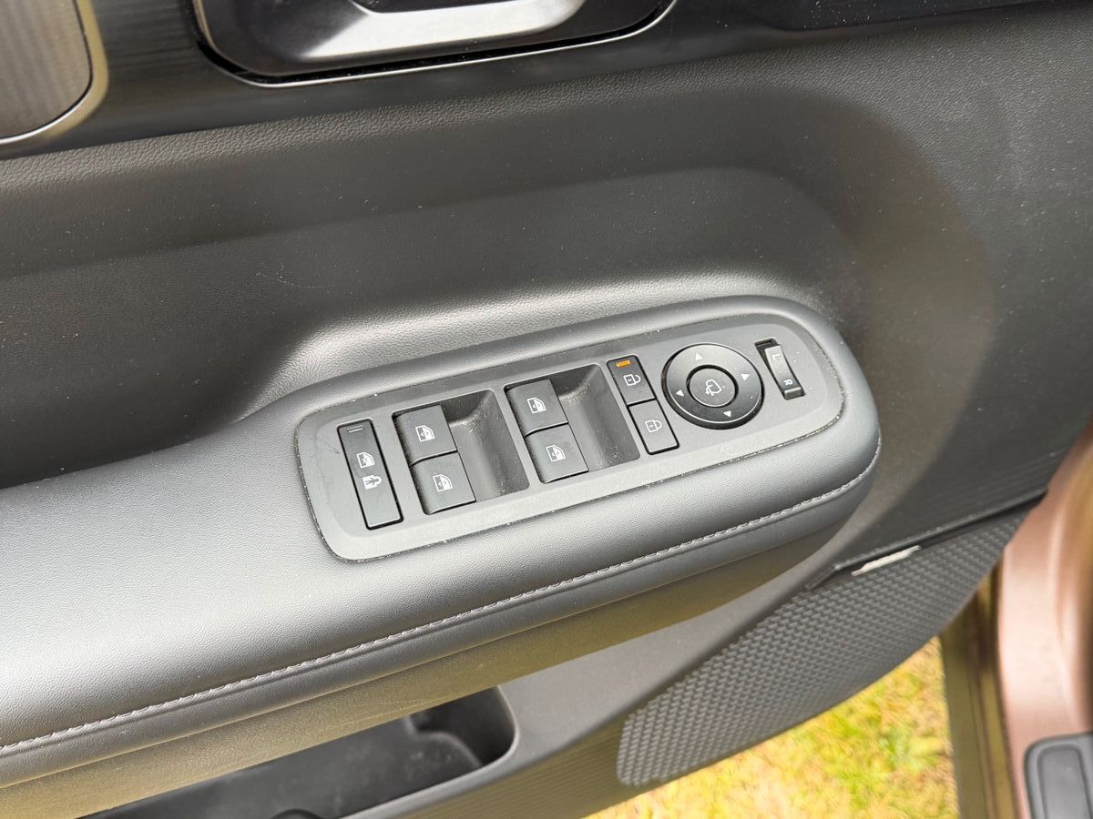 Fahrzeugabbildung Hyundai SANTA FE 1.6T-GDI HEV Blackline *Standhzg*AHK*