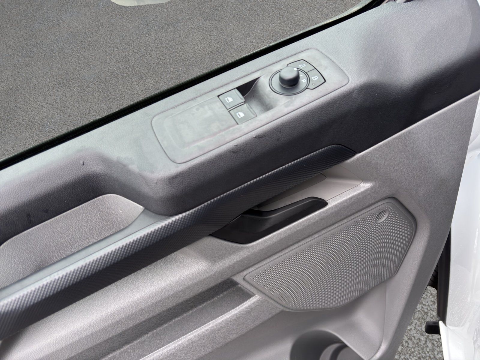 Fahrzeugabbildung Ford Transit Custom 320 L1 Trend FWD Plug-in Hybrid