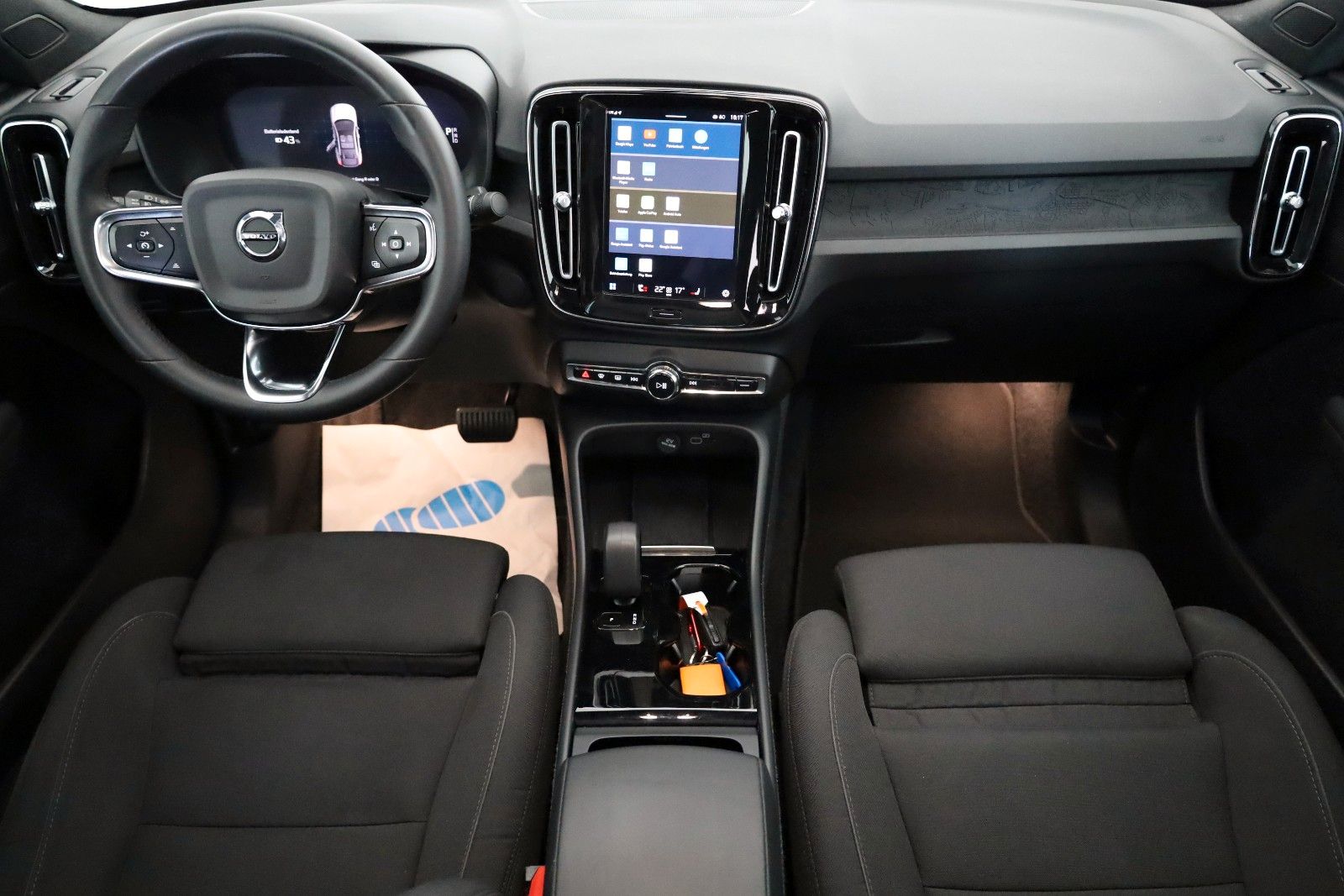 Fahrzeugabbildung Volvo C40 Core Recharge,Navi,LED,SH,Kamera,Panorama