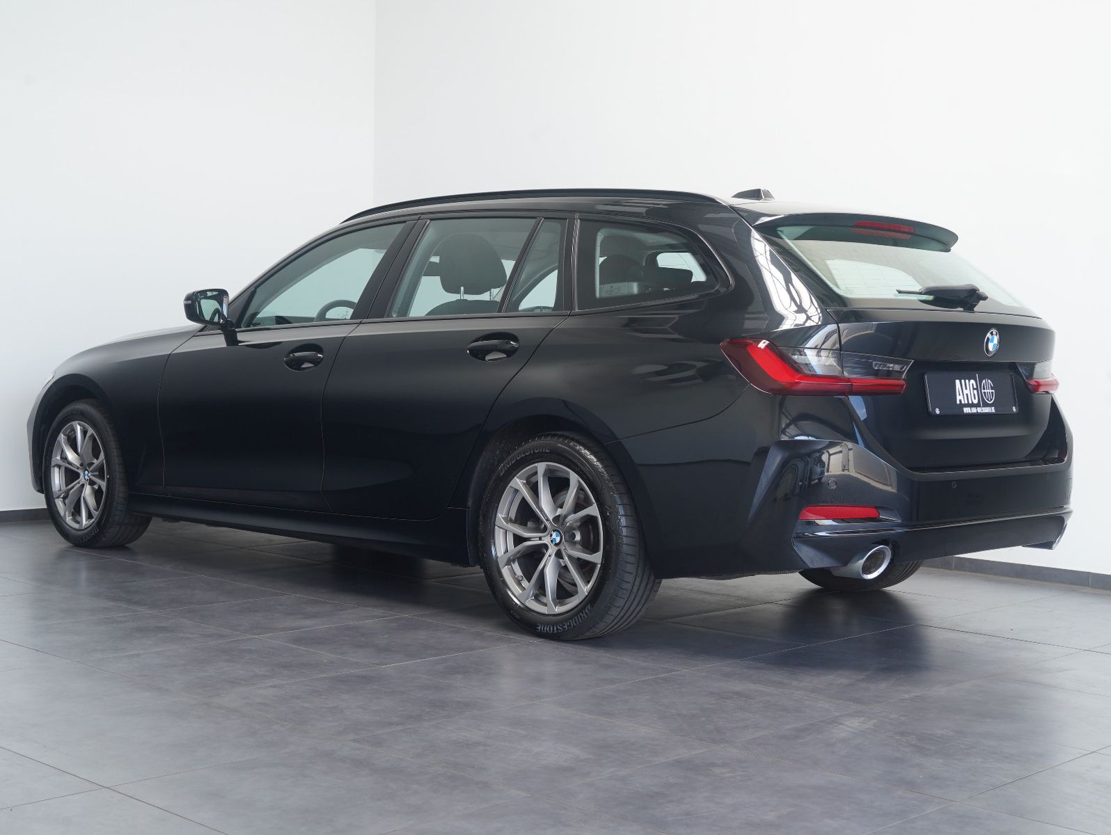 Fahrzeugabbildung BMW 320 d xDrive Touring DRIVING-ASSISTANT/CURVED