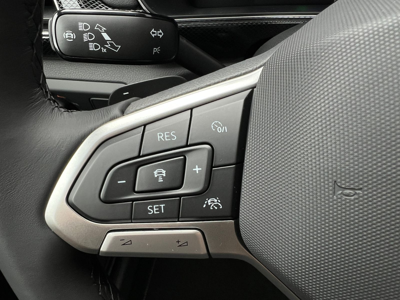 Fahrzeugabbildung Volkswagen T-Cross R-Line 1.5 TSI DSG *BlackStyle,AHK,IQ Li