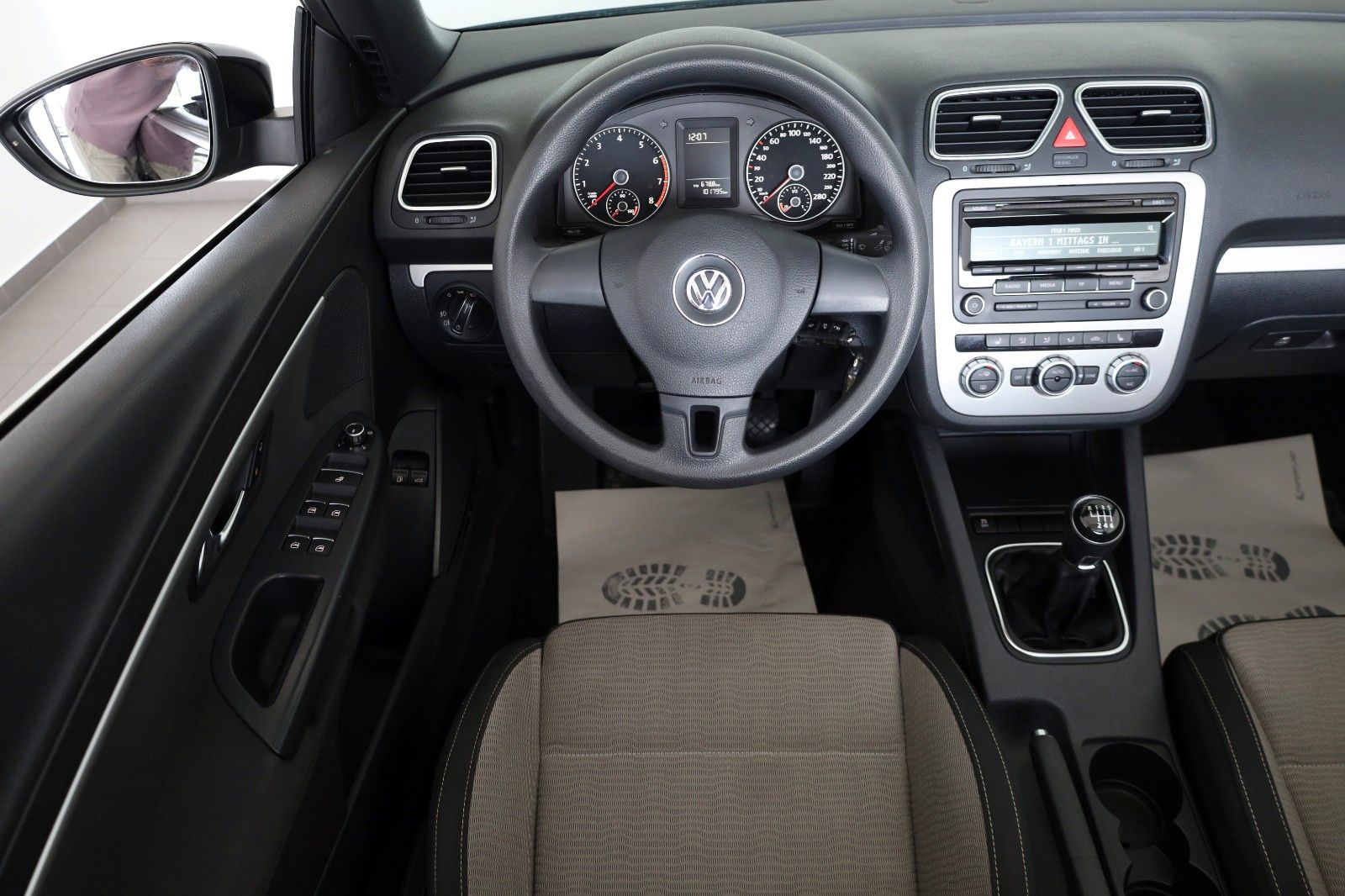 Fahrzeugabbildung Volkswagen Eos, SH, PDC, 2-Zonen-Klimaautom., 8fach bereift