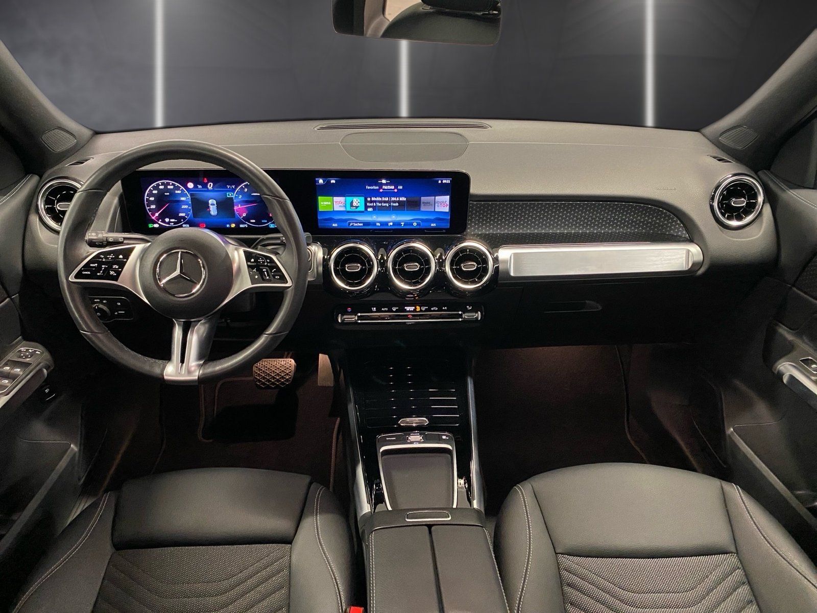Fahrzeugabbildung Mercedes-Benz GLB 200 Progressive*LED*Kamera*CarPlay*Easy-Pack