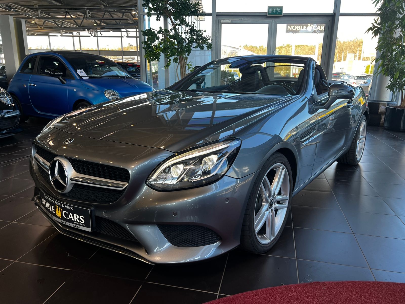 Fahrzeugabbildung Mercedes-Benz SLC 300 Memory AIRSCARF AHK LED