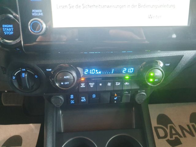 Toyota Hilux 2.8 Invincible XTra Cab Grau Automatik SOFORT