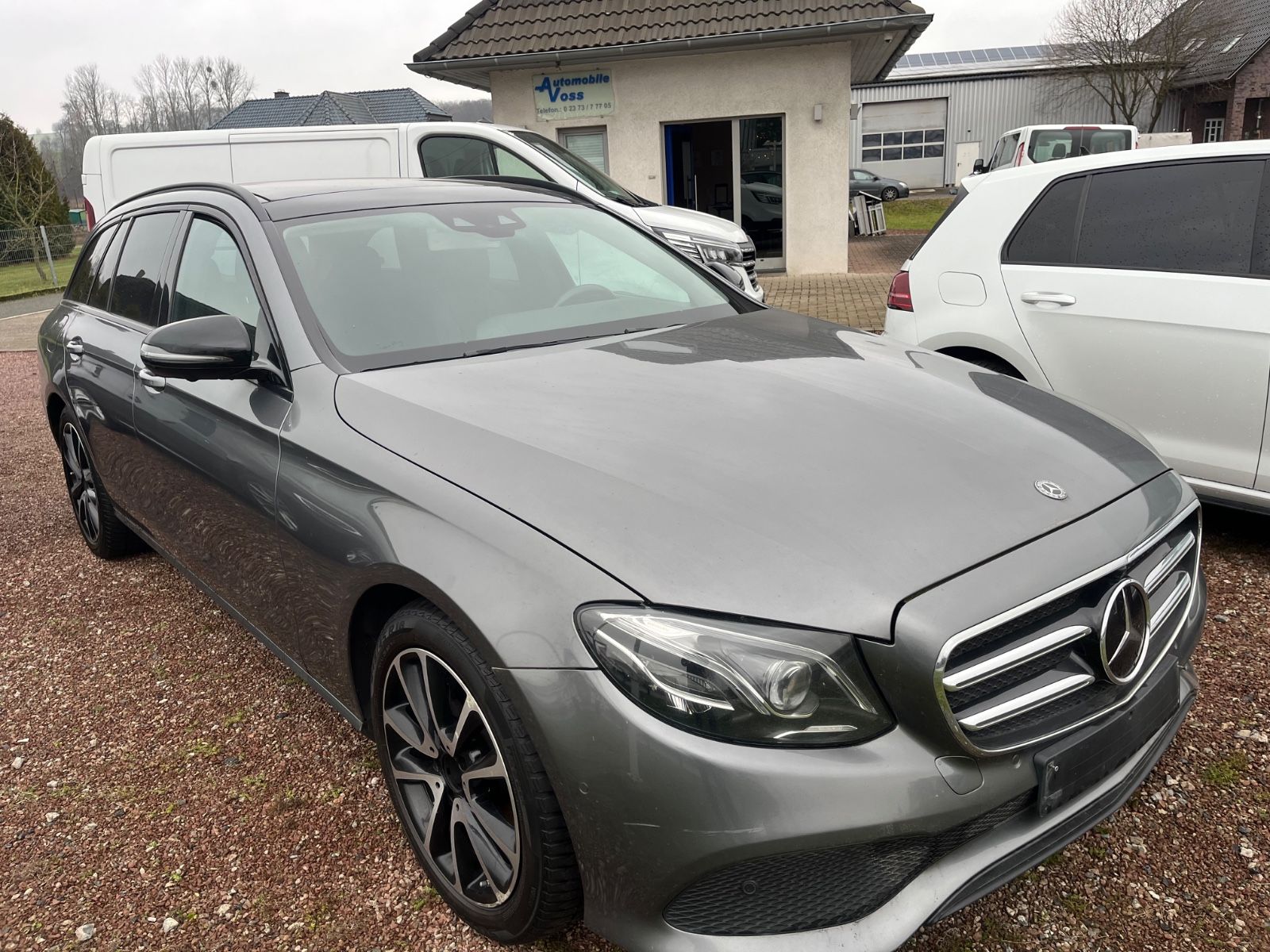 MERCEDES-BENZ T-Modell E 220 d 4Matic,Panoramadach.Hand!