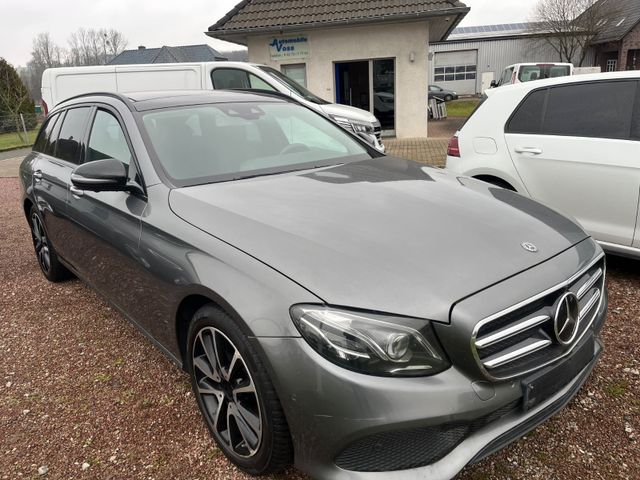 MERCEDES-BENZ T-Modell E 220 d 4Matic,Panoramadach.Hand!