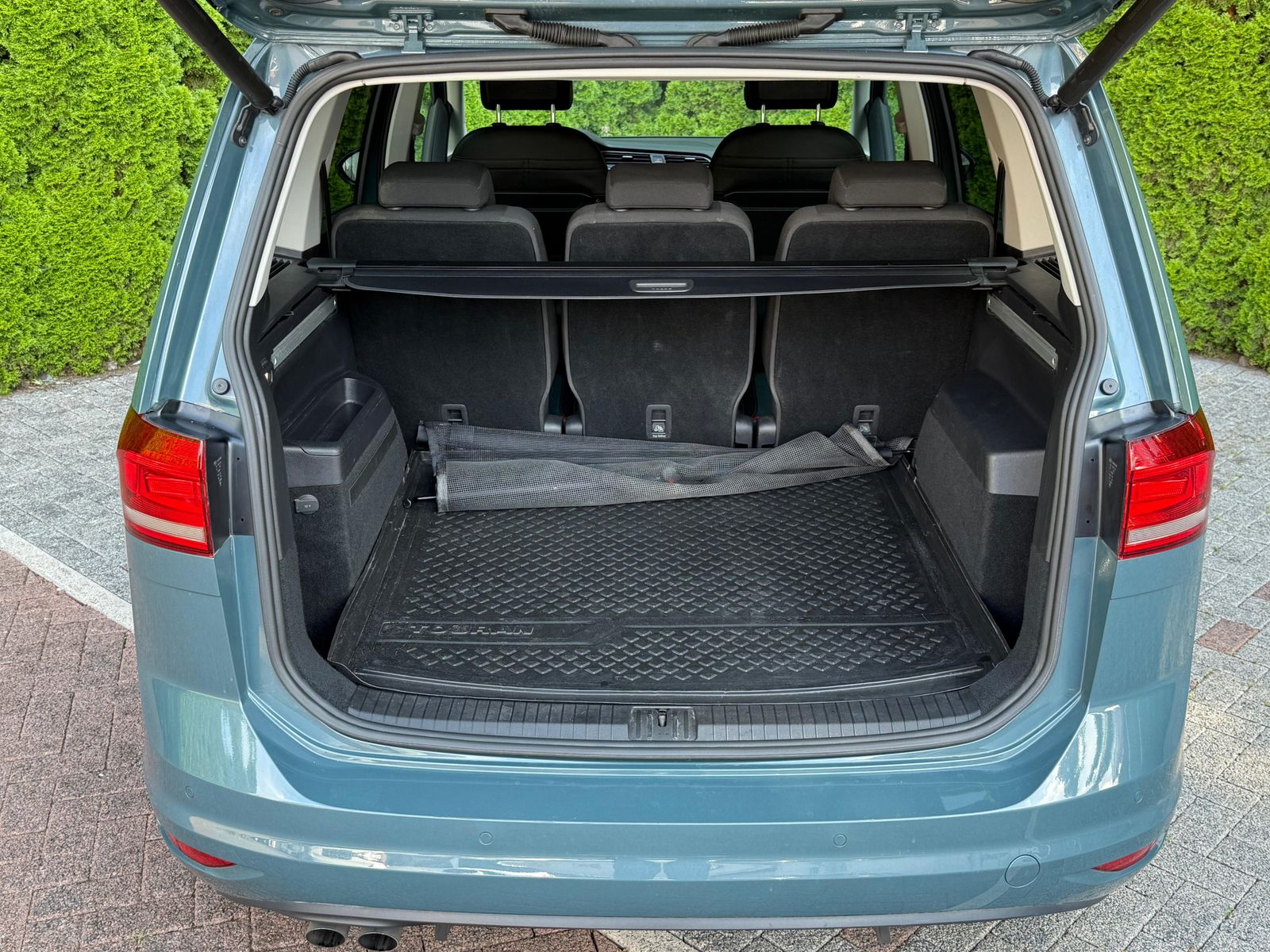 Fahrzeugabbildung Volkswagen Touran 2.0 TDI DSG IQ.DRIVE LED+ACC+NAV+SHZ+DAB