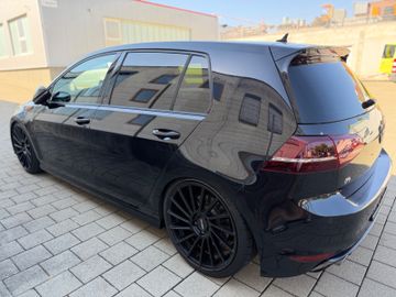 Volkswagen Golf - 6