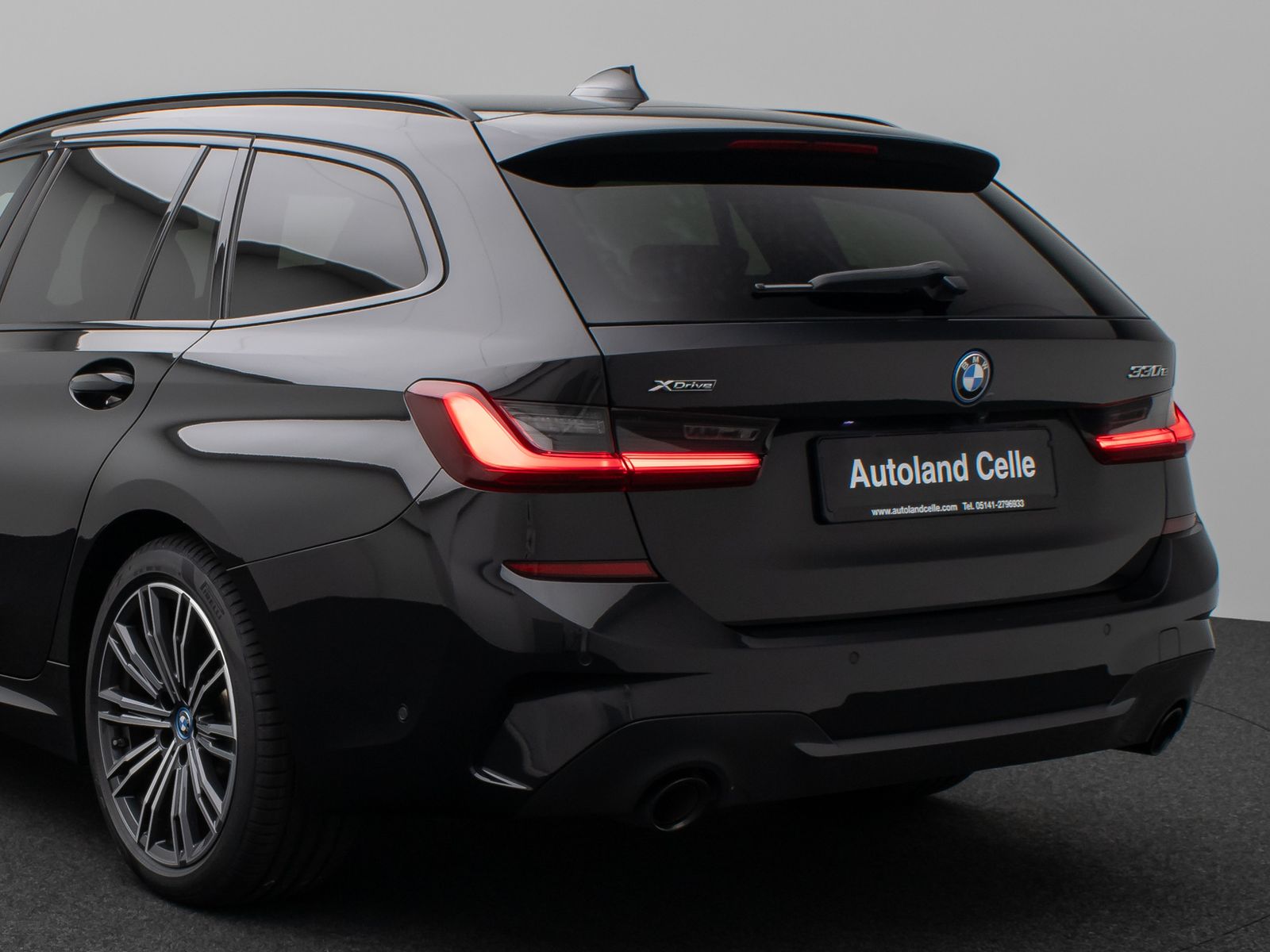 Fahrzeugabbildung BMW 330e xD M Sport Panorama Laser Kamera HUD HiFi