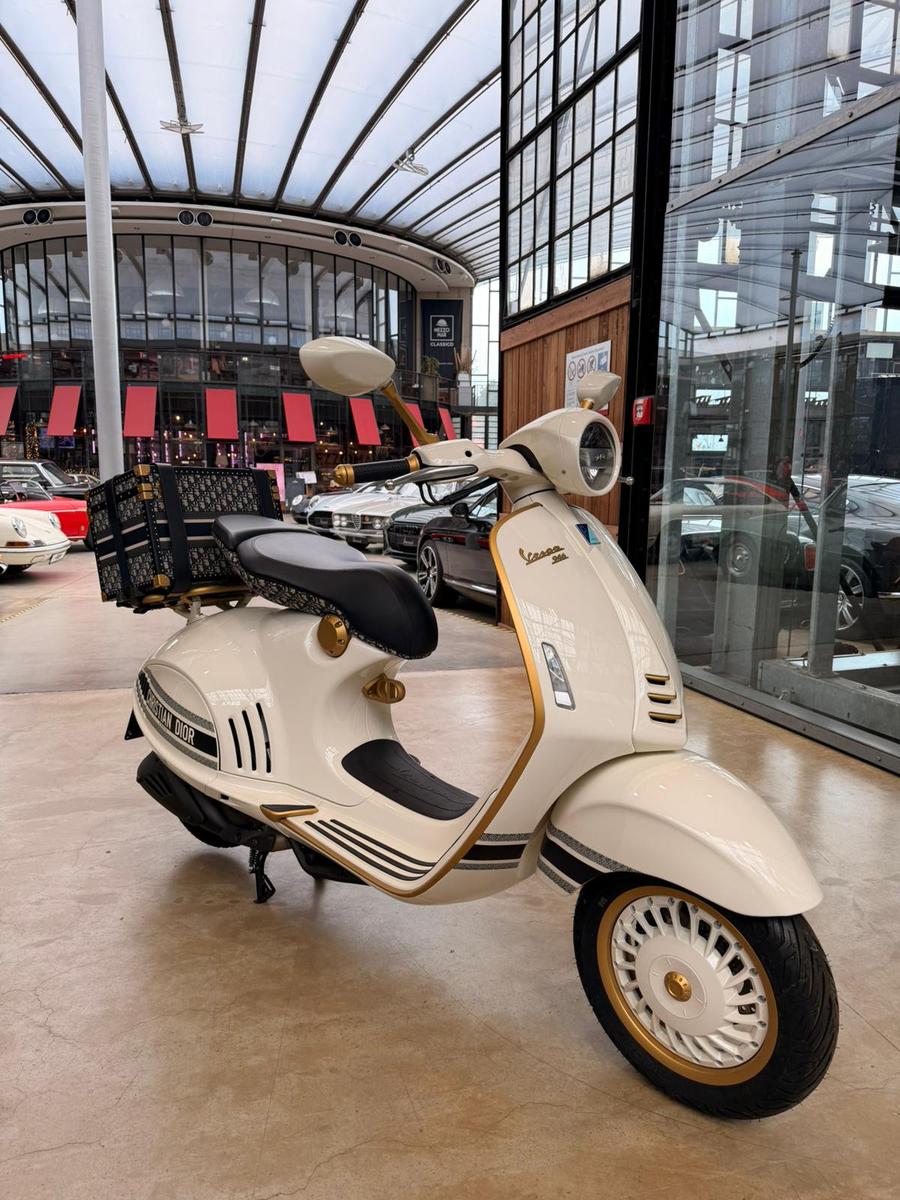 Vespa 946 Christian Dior