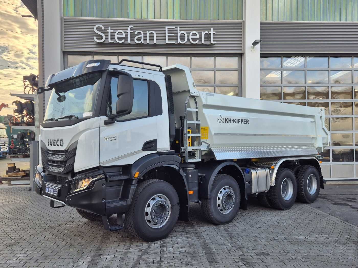 Fahrzeugabbildung Iveco AD360X46Z HR OFF 8x4 Hinterkipper HARDOX DAB+
