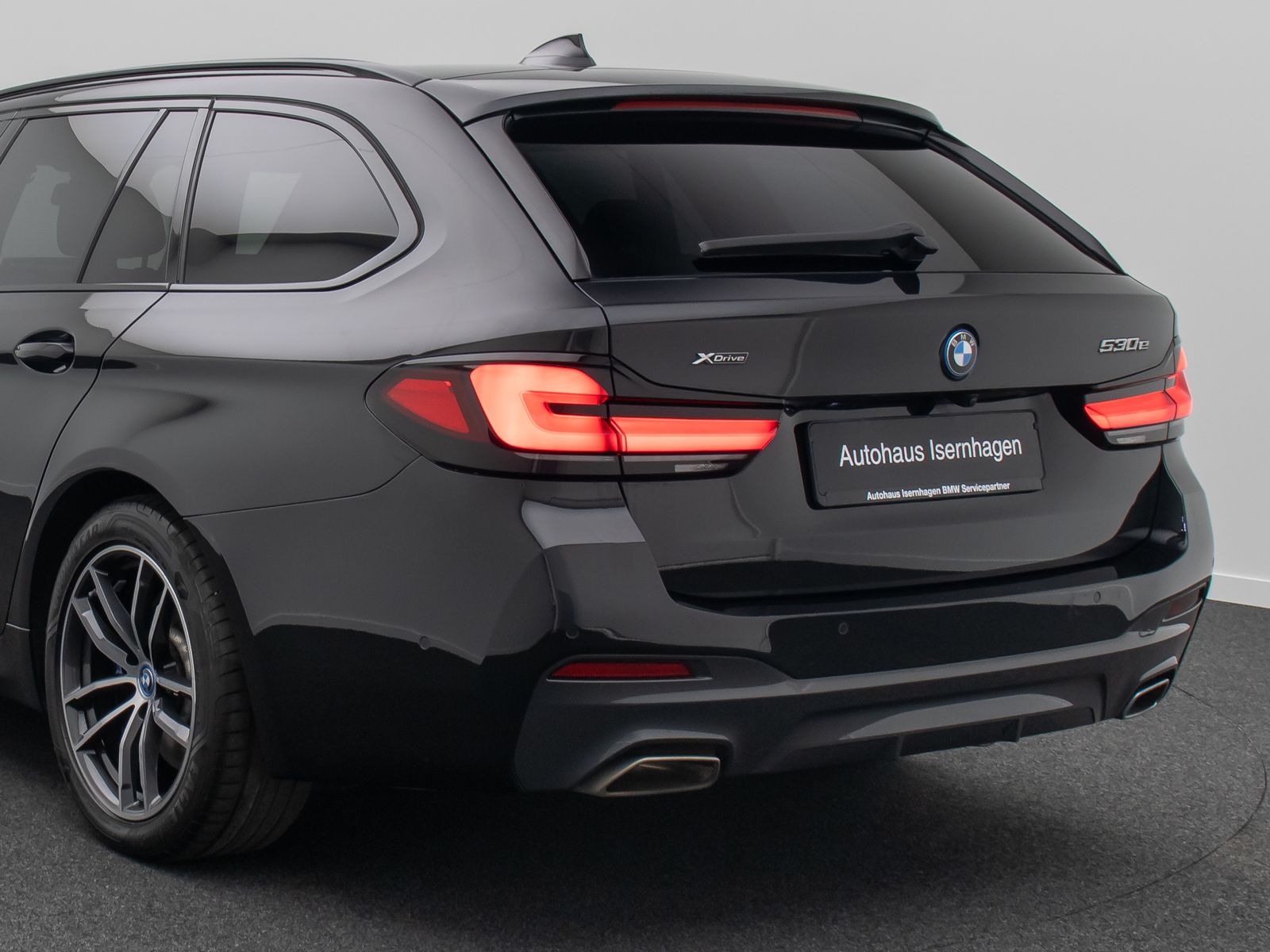 Fahrzeugabbildung BMW 530e xD M Sport DAB H/K HUD Panorama Laser AHK