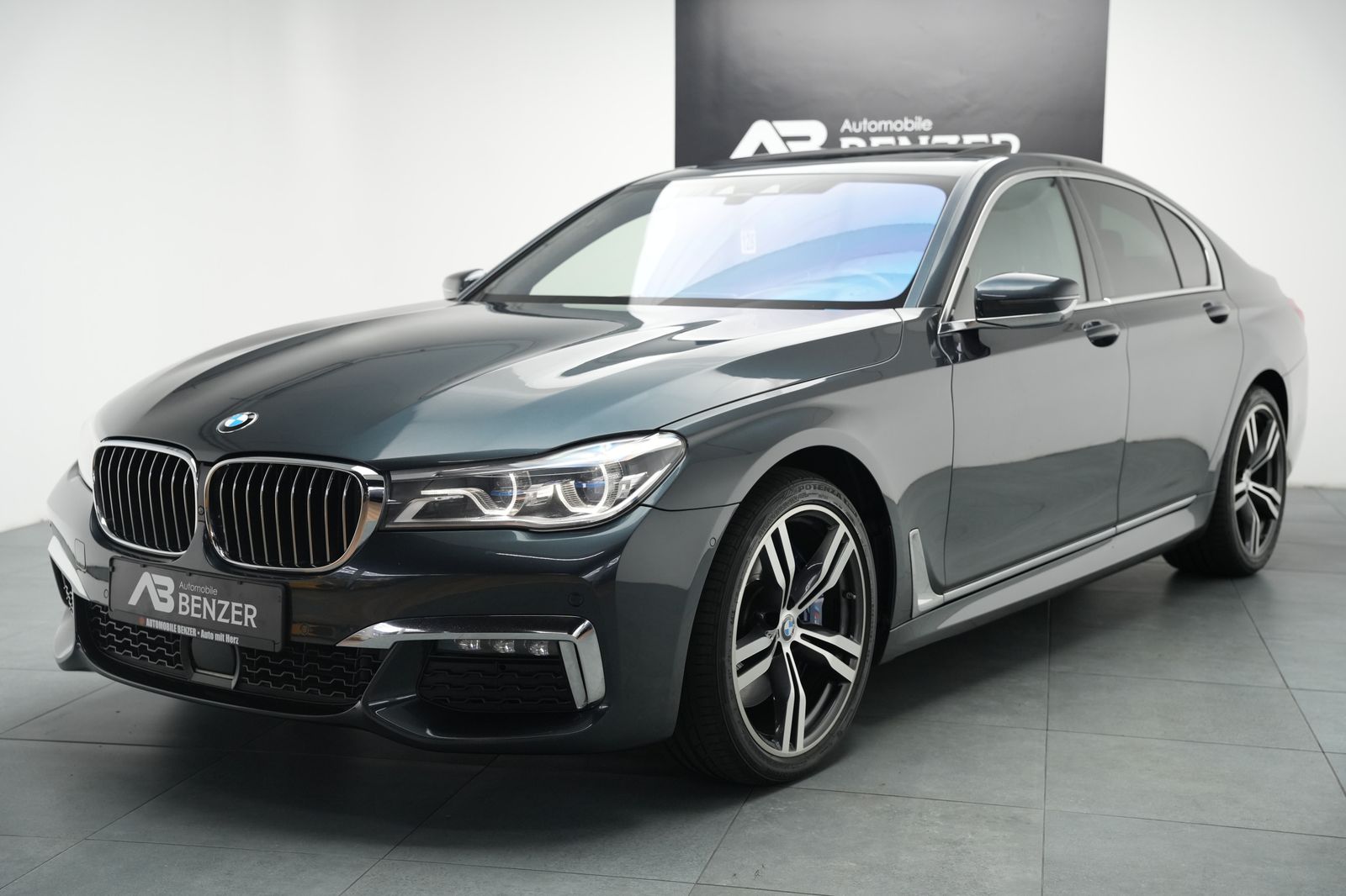 Fahrzeugabbildung BMW 750 750 xDrive*M-Paket*S-Dach*Bowers&Wilkins*HUD
