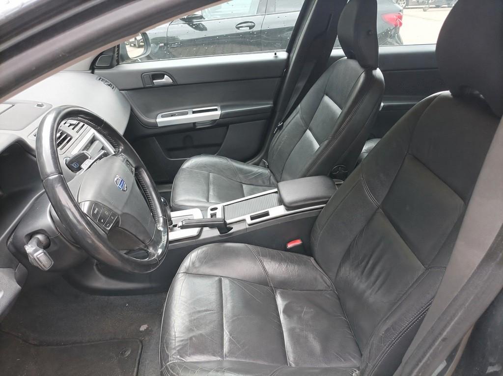 Volvo V50 2012 — engine 1.984 cm³, 150 HP (110kW)