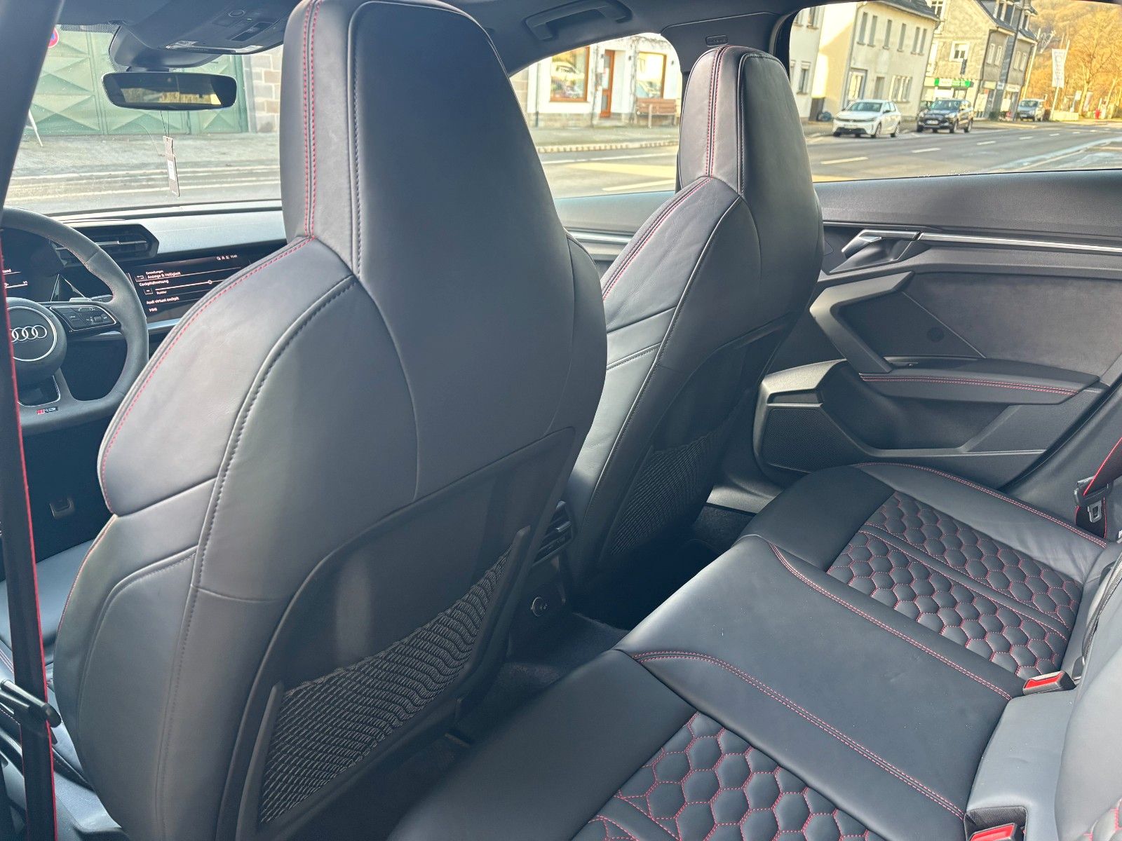 Fahrzeugabbildung Audi RS3 Lim. *Panorama*RS-Sitze*Carplay*SportAuspuff