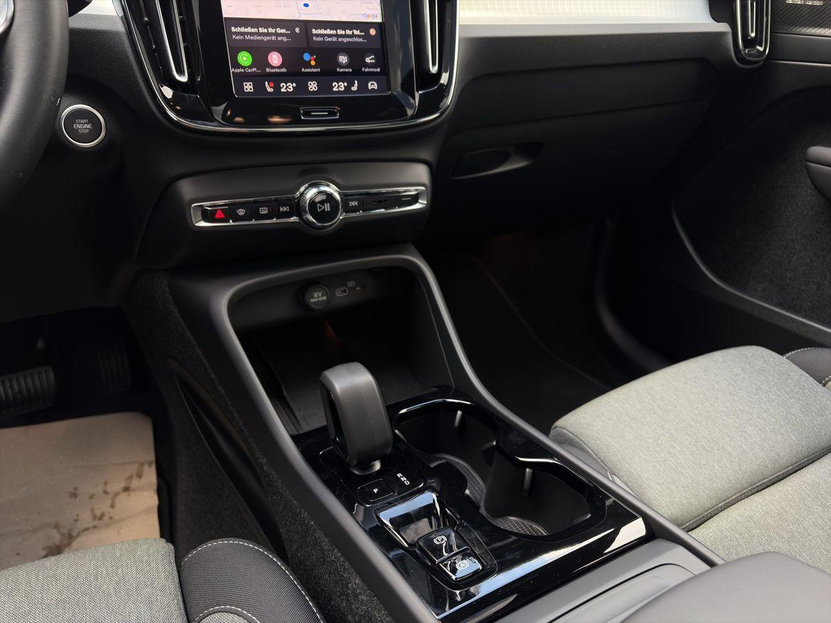 Volvo XC40 B3 Black Edition Plus 360° PANO AHK H/K 20"