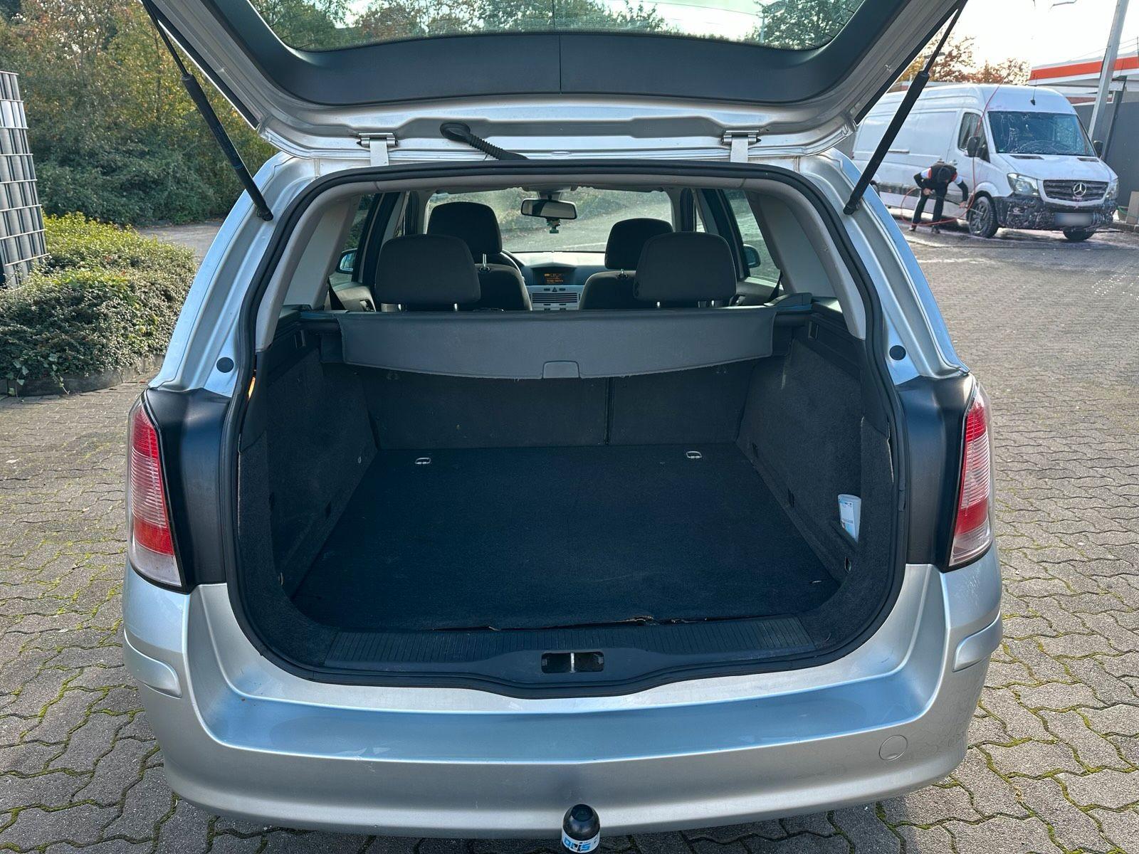 Opel Astra 2009 — photo 10