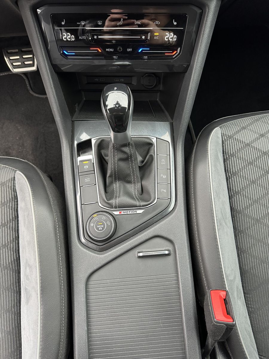 Fahrzeugabbildung Volkswagen Tiguan Allspace R-Line 4M NAV+LED+HEAD-UP+AHK+VC