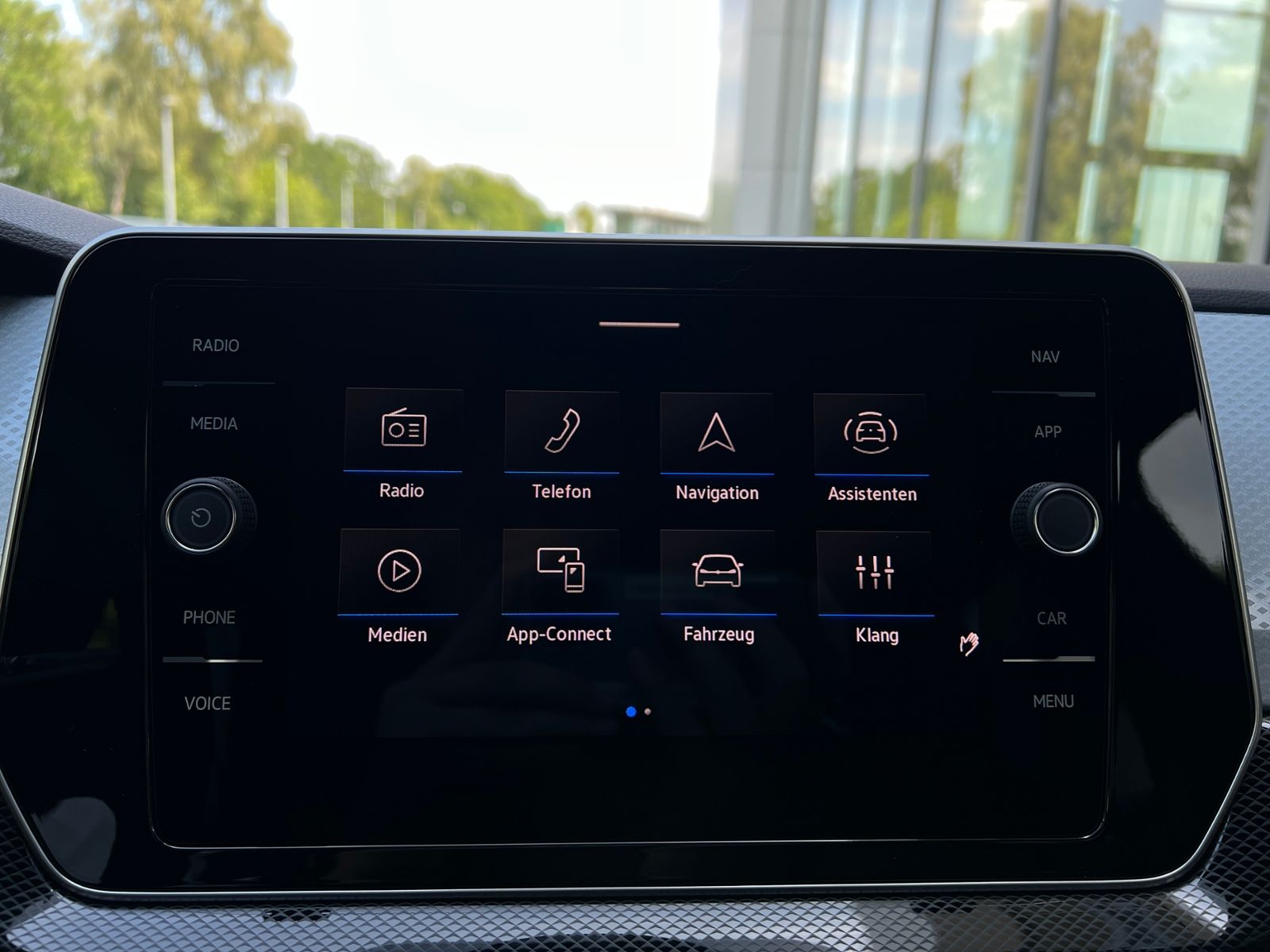 Fahrzeugabbildung Volkswagen T-Cross ENERGY 1.0 TSI DSG *AHK,Side Assist,Navi
