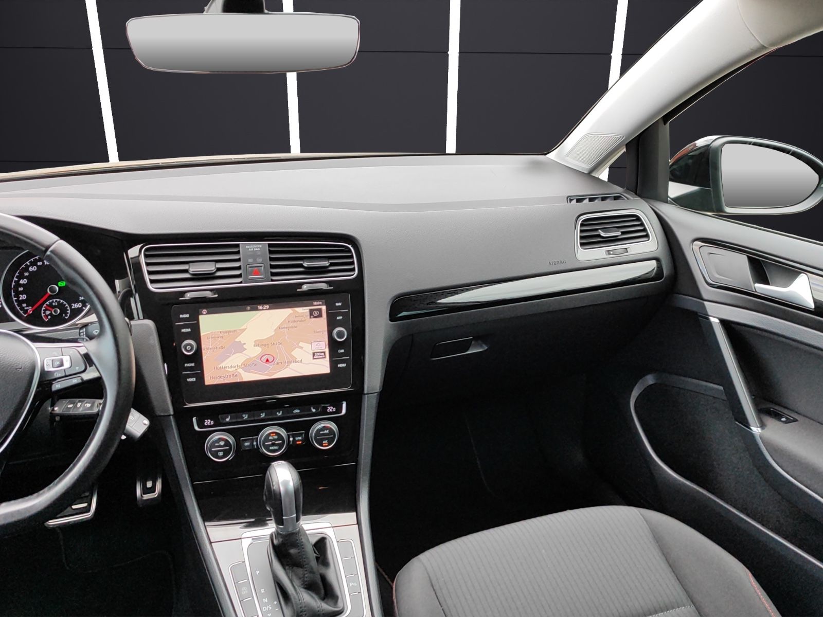 Fahrzeugabbildung Volkswagen Golf VII Lim. Sound *R-Line*BMT*SitzHZ*Sport*LED