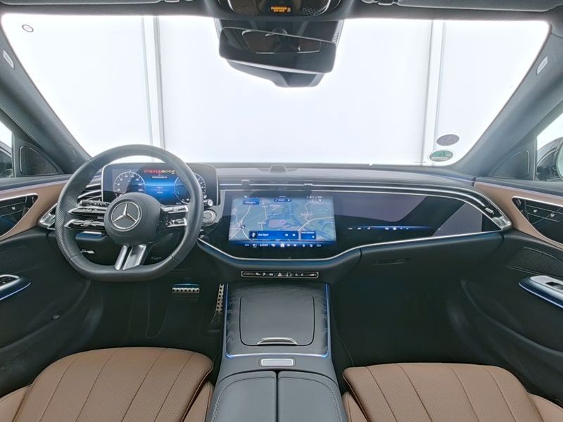 Fahrzeugabbildung Mercedes-Benz E 300 T de 4M AMG Pano+AirM+SKLIMA+FahrassisPlus